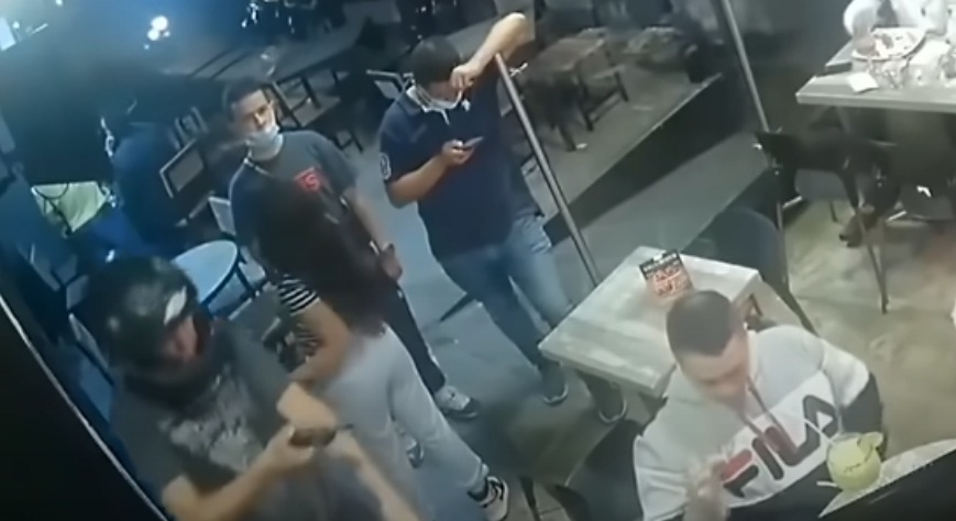 Мексиканец сохранил спокойствие и продолжал есть под дулом пистолета