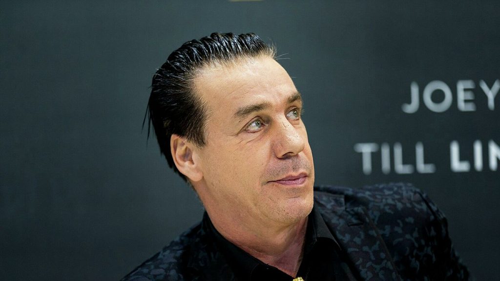 В России согласились дать гражданство лидеру Rammstein