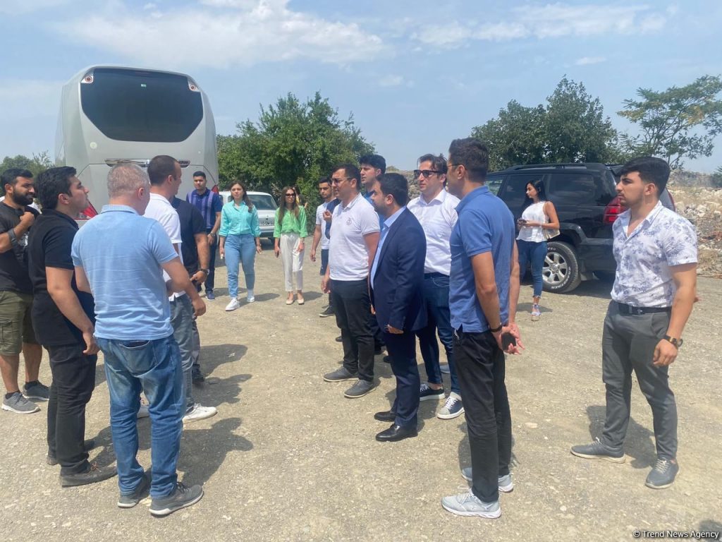 В Агдам прибыли волонтеры