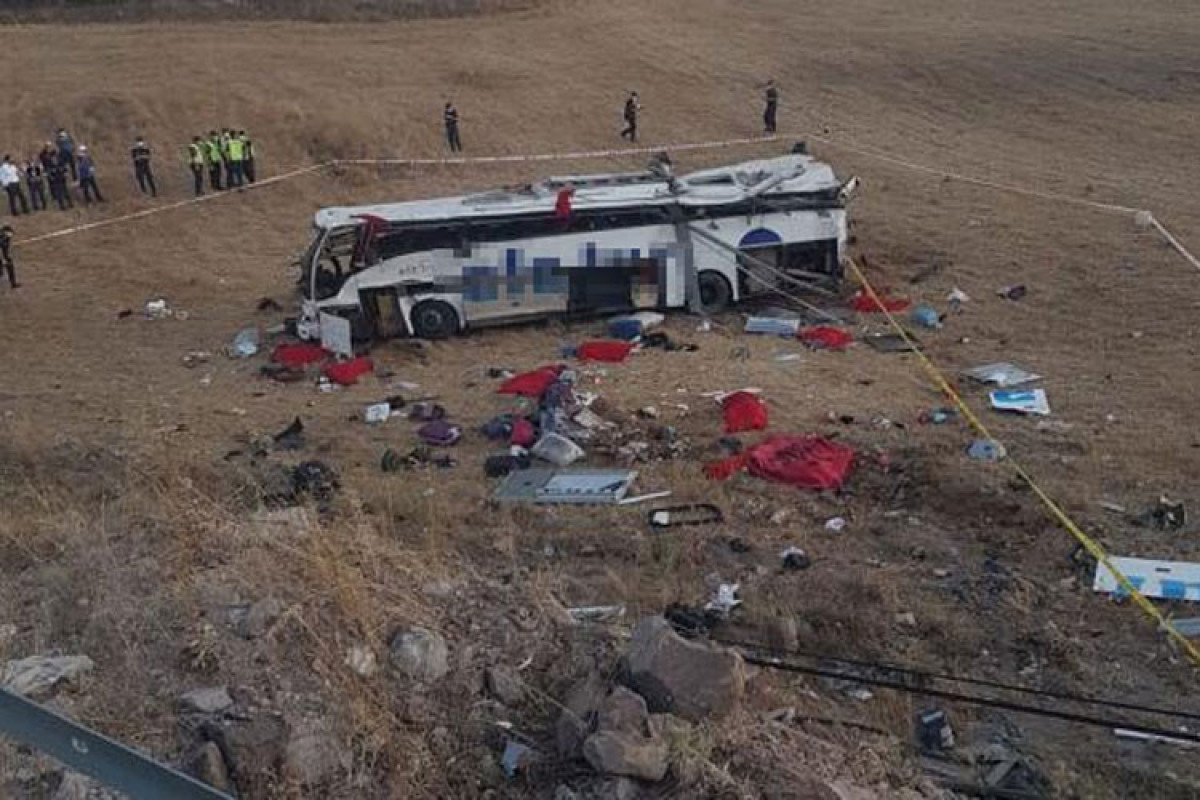 В Турции перевернулся пассажирский автобус: много жертв