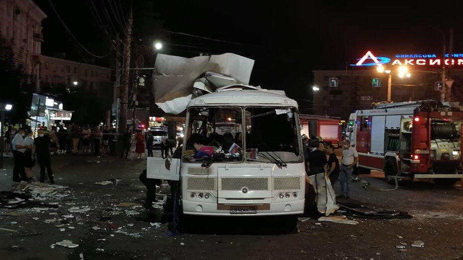 При взрыве в автобусе в Воронеже пострадали 14 человек, одна женщина скончалась (обновлено)