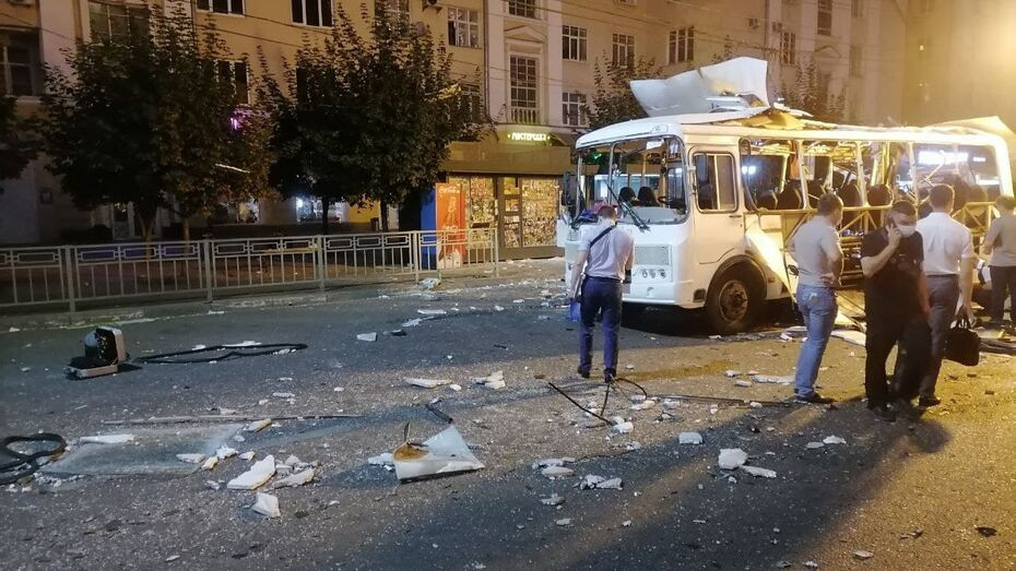 При взрыве в автобусе в Воронеже пострадали 14 человек, одна женщина скончалась (обновлено)