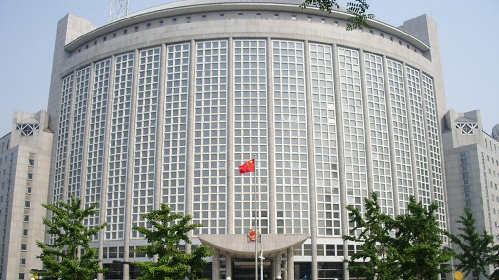 МИД КНР назвал клеветой доклад разведки США о происхождении коронавируса
