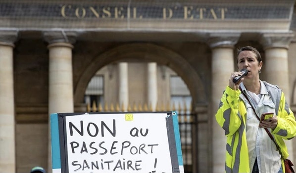 Во Франции проходят протесты против ужесточения санитарных ограничений