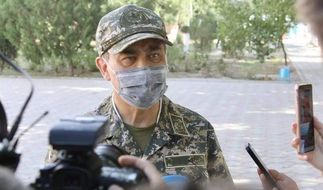 Министр обороны Казахстана после взрывов на складе боеприпасов ушел в отставку