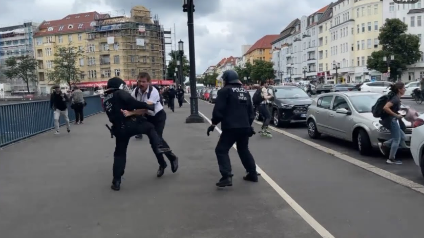 В Германии собрались ввести локдаун для невакцинированных