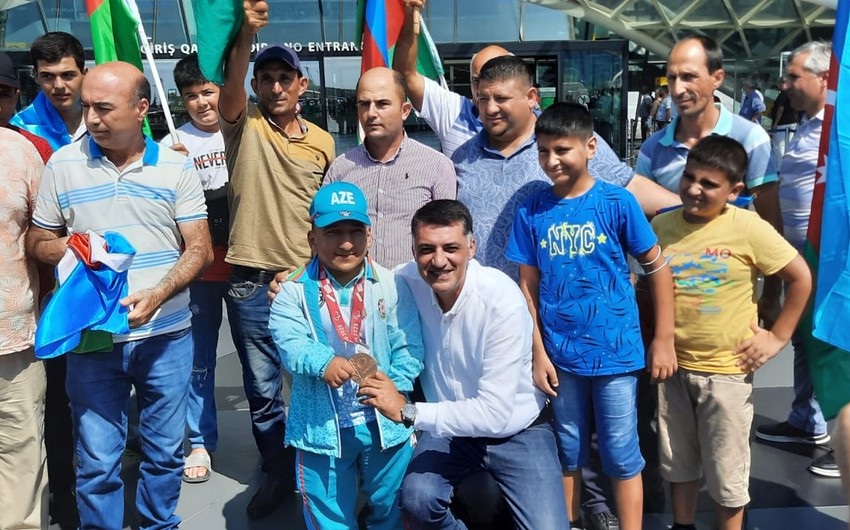 В Баку встретили азербайджанского параатлета, завоевавшего первую медаль в Токио