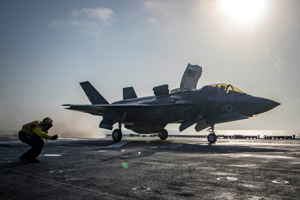США в ответ на маневры России перебрасывают F-35 на Аляску