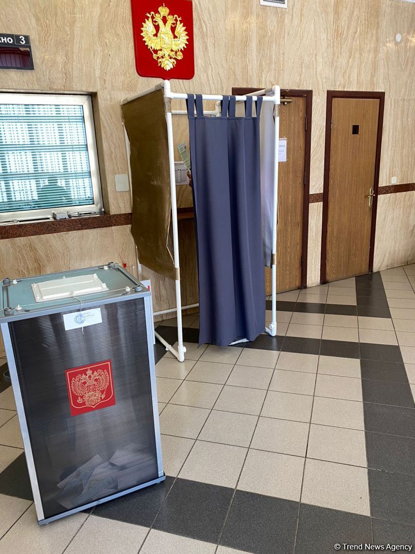 В Азербайджане проводится голосование на выборах в Госдуму