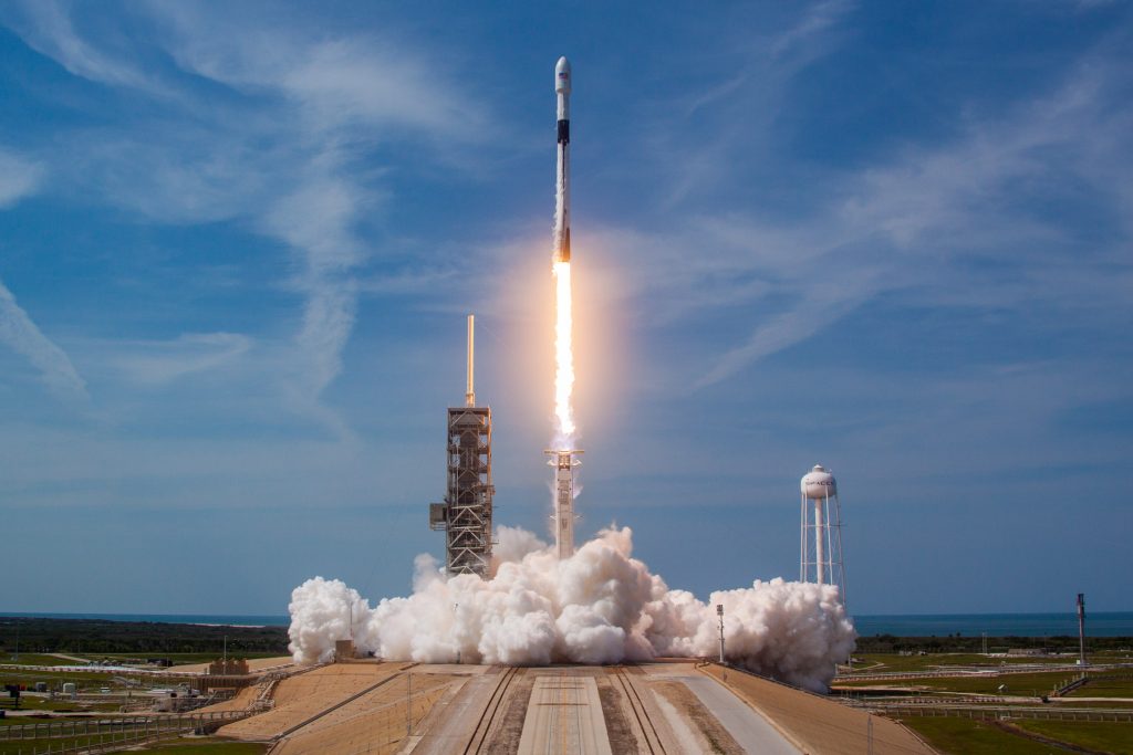 SpaceX успешно запустила ракету с 51 спутником Starlink