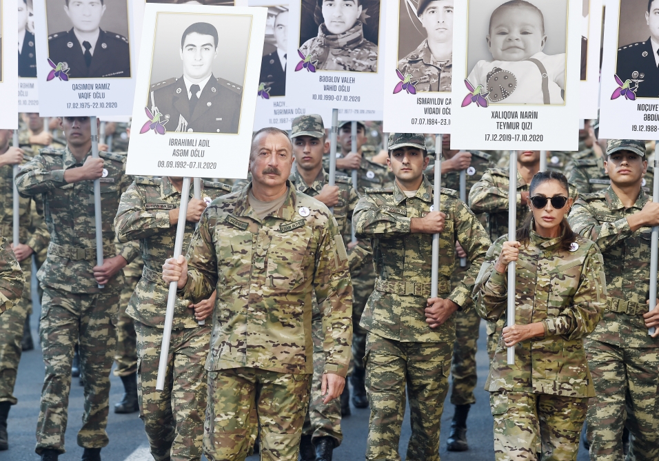 Алиевы приняли участие в шествии в память о шехидах Отечественной войны. Фотографии и Видео