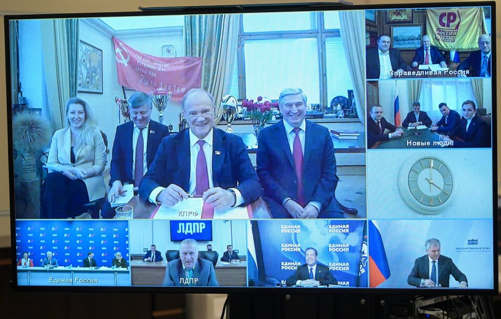 Зюганов и Миронов призвали Путина отменить пенсионную реформу
