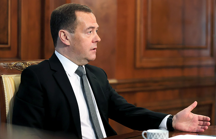 Попытки Медведева вернуться в лоно большой политики потерпели крах