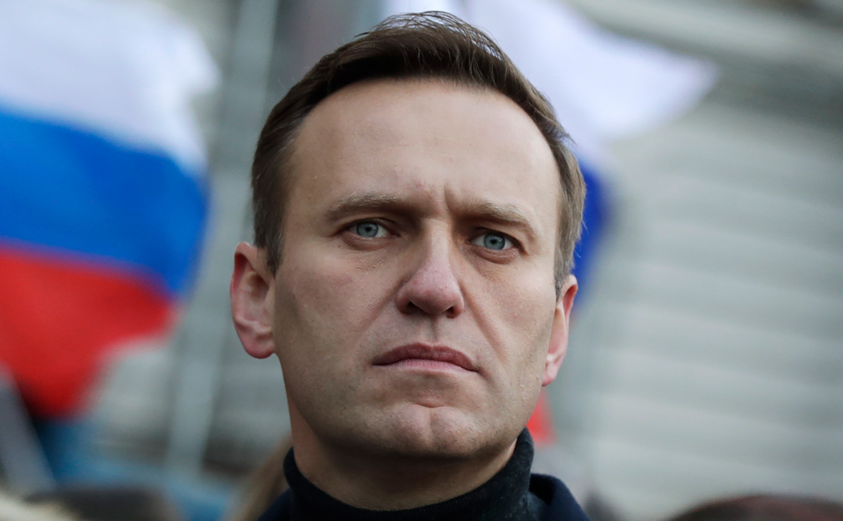 Навальный судится с госорганами