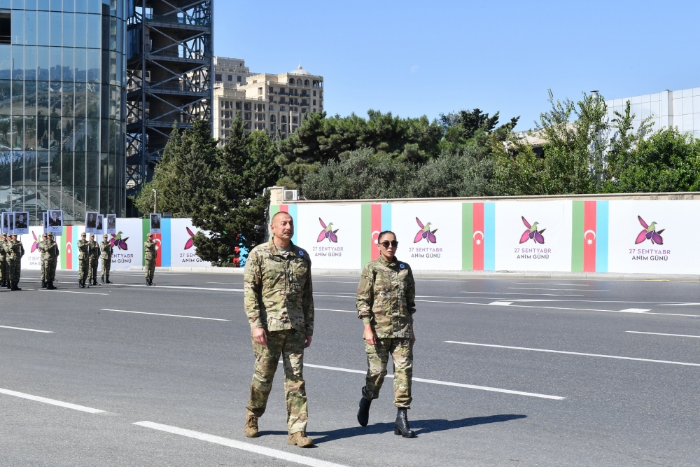 Алиевы приняли участие в шествии в память о шехидах Отечественной войны. Фотографии и Видео