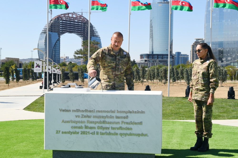 Алиевы приняли участие в шествии в память о шехидах Отечественной войны. Фотографии и Видео