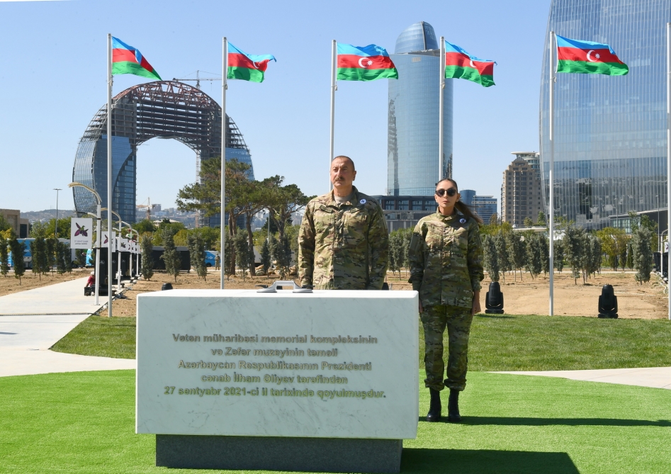 Алиевы приняли участие в шествии в память о шехидах Отечественной войны. Фотографии и Видео