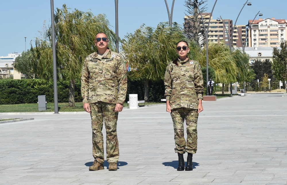 Алиевы приняли участие в шествии в память о шехидах Отечественной войны. Фотографии и Видео