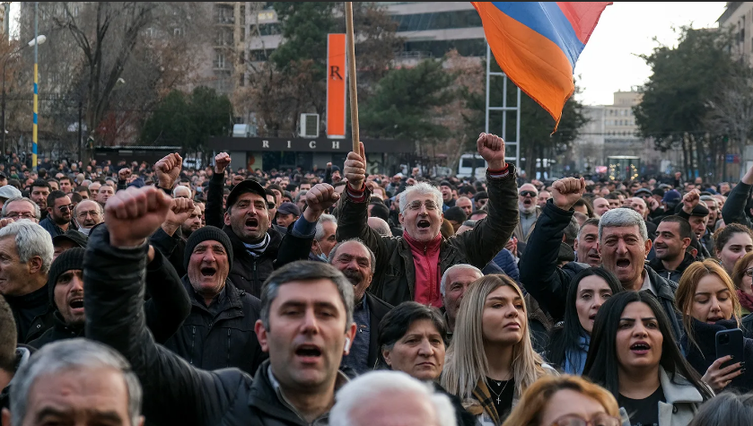 Недовольные армяне протестуют против недостаточных мер в борьбе с ковидом