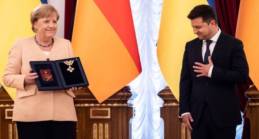Зеленский наградил Меркель орденом Свободы за поддержку суверенитета Украины