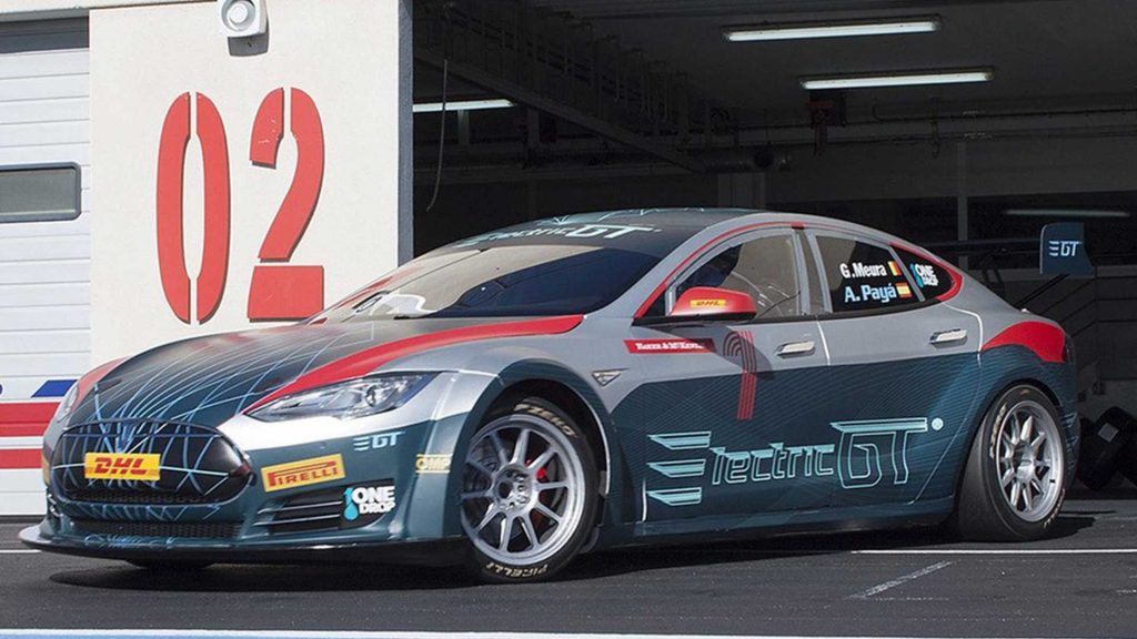 Автомобиль Tesla побил скоростной рекорд