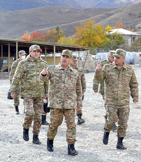 Закир Гасанов проверил готовность воинских частей в Кяльбаджаре и Лачине