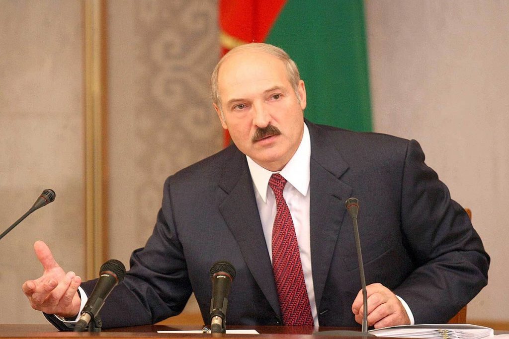Лукашенко анонсировал появление белорусской ковид-вакцины