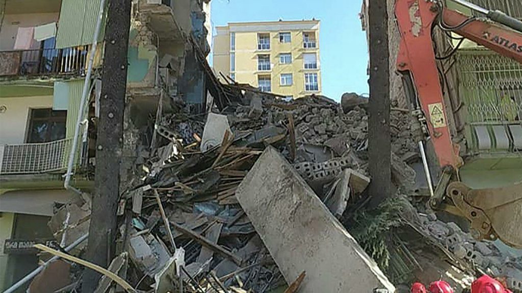 На месте рухнувшего в Батуми дома будет построен новый
