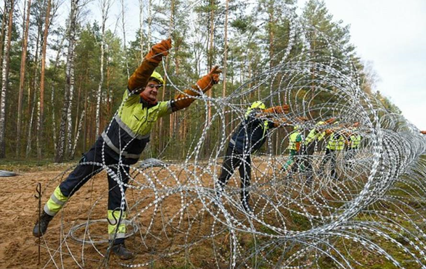 Парламент Польши одобрил строительство забора возле Беларуси