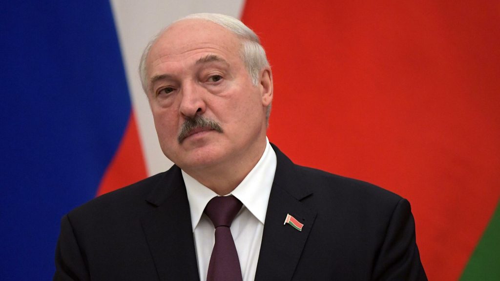Лукашенко обещает посадить любой самолет при угрозе безопасности Беларуси