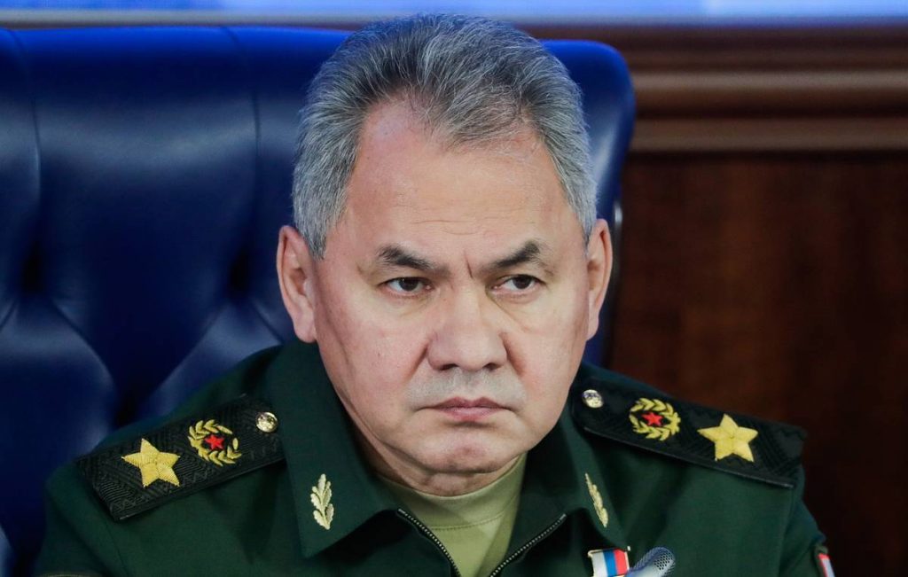 Шойгу заявил о стягивании сил НАТО к границам России