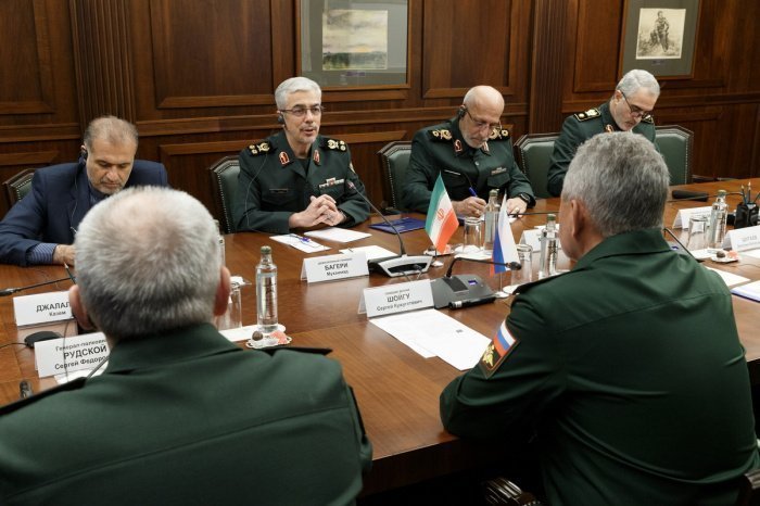 «Известия»: Иран хочет купить современное российское оружие, но у него не так много денег
