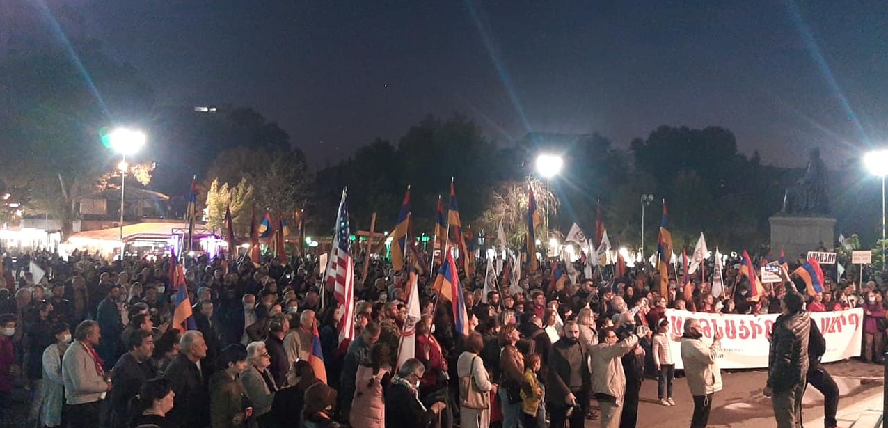 В Ереване прошла антироссийская акция, участники которой оскорбляли Путина