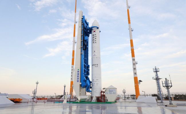Южная Корея запустила собственную ракету-носитель "Нури"