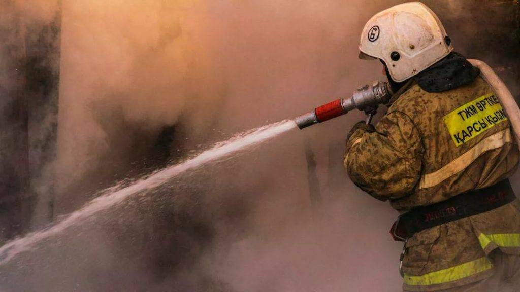В Казахстане на месте сгоревшего склада боеприпасов прогремел взрыв, пострадавших нет