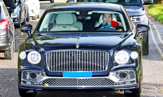 Роналду не смог заправить свой Bentley из-за нехватки топлива в Великобритании