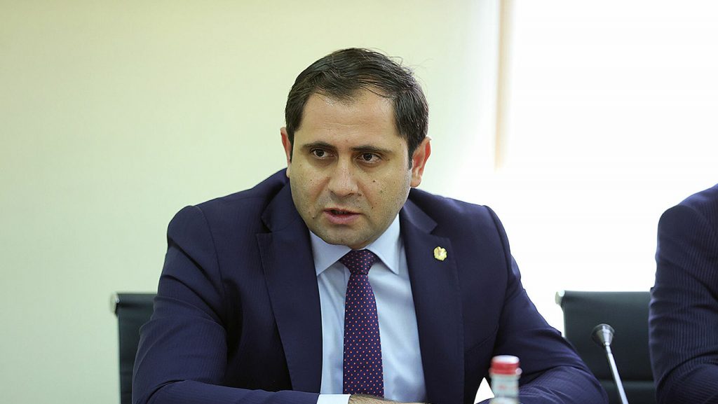Папикян позвонил Шойгу