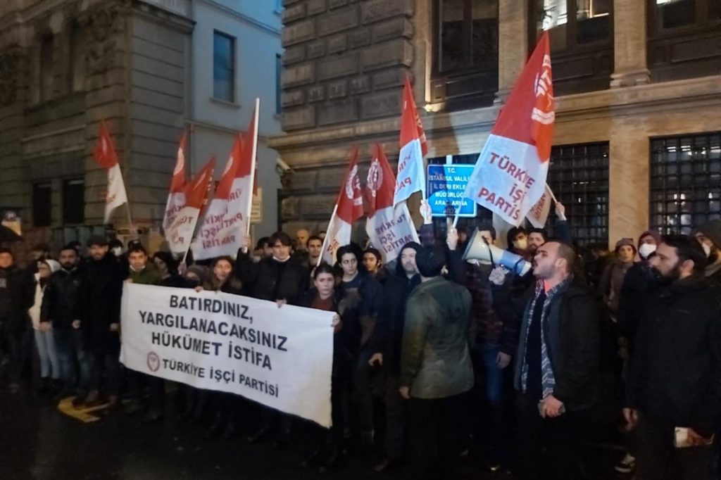 В Турции прошли протестные акции после сильного падения курса лиры