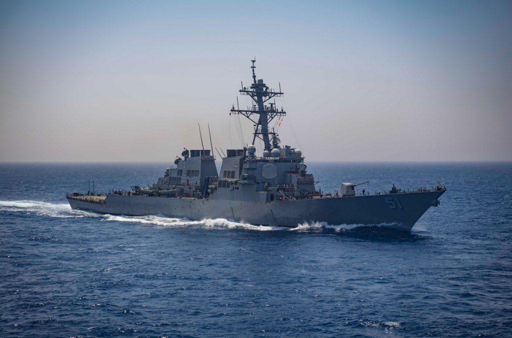 Ракетный эсминец ВМС США направился в Черное море