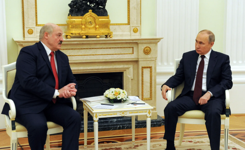 Лукашенко попросил Путина о военной помощи