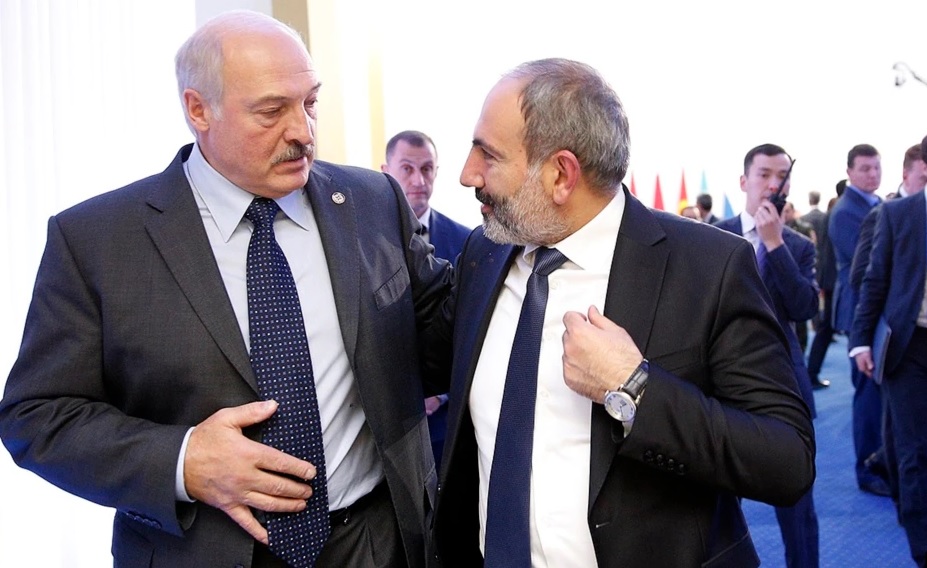 Пашинян проинформировал Лукашенко о ситуации на армяно-азербайджанской границе