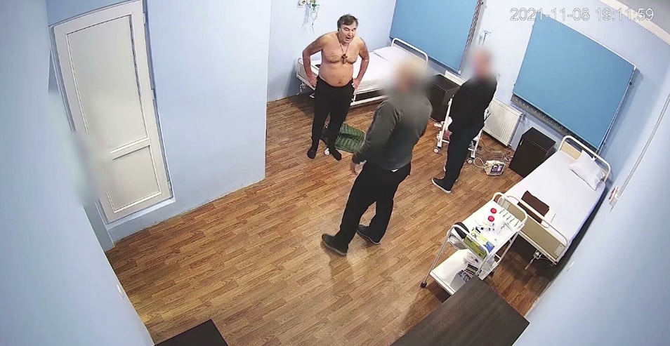 Саакашвили начал есть после голодовки