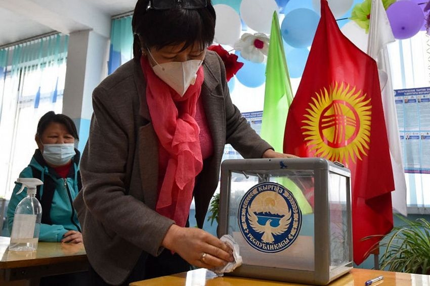 В Кыргызстане выбирают новый парламент