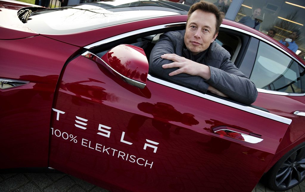 Маск продал акции Tesla на 900 миллионов долларов
