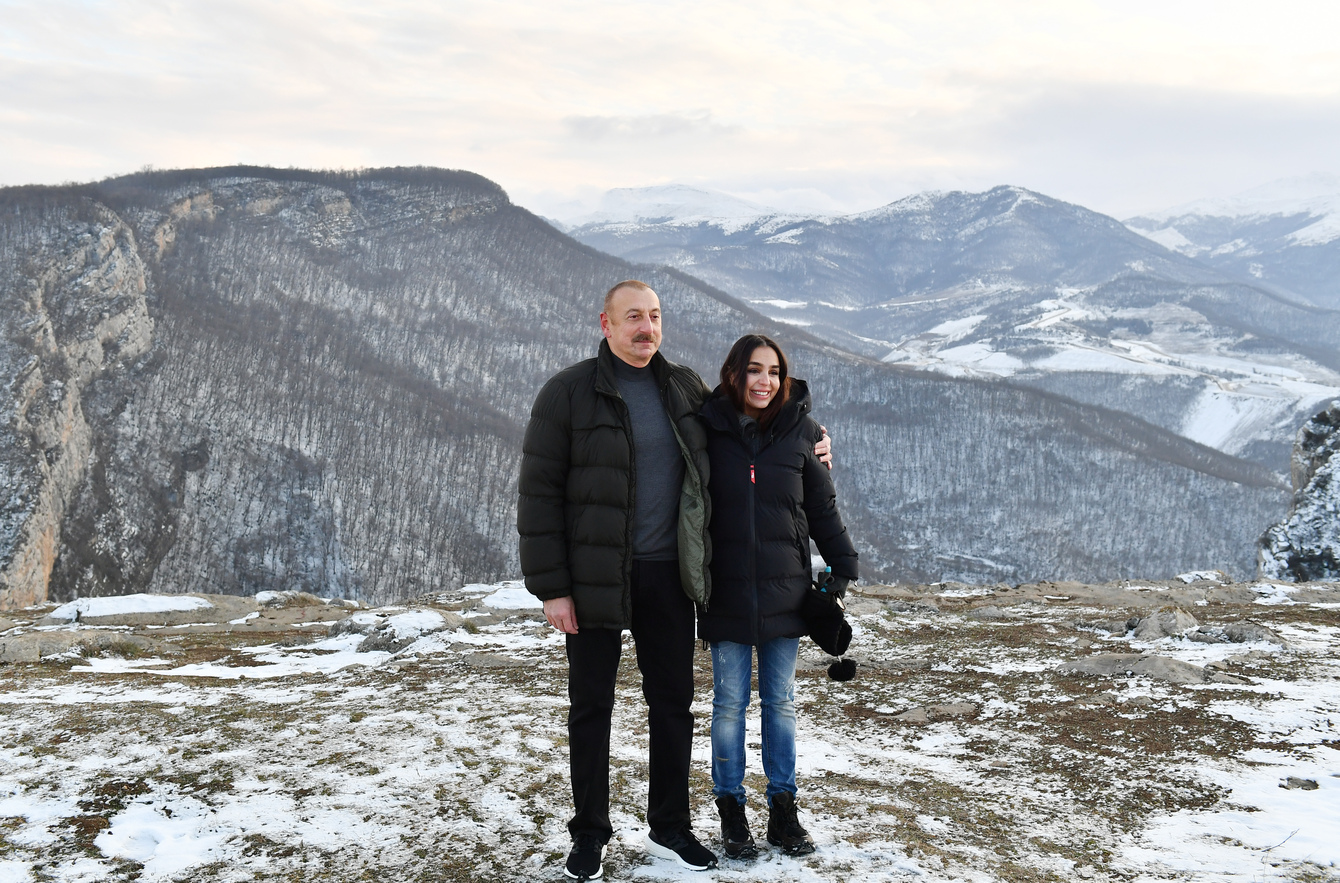 Алиевы посетили Шушу