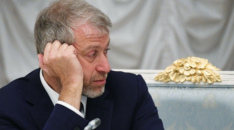 Абрамович стал гражданином Португалии