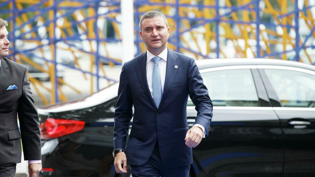 Экс-министр финансов Болгарии пытался выехать из страны на угнанном в России автомобиле
