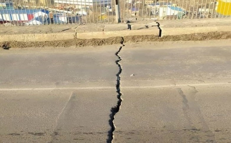Из-за аномальных морозов в российском городе треснул мост