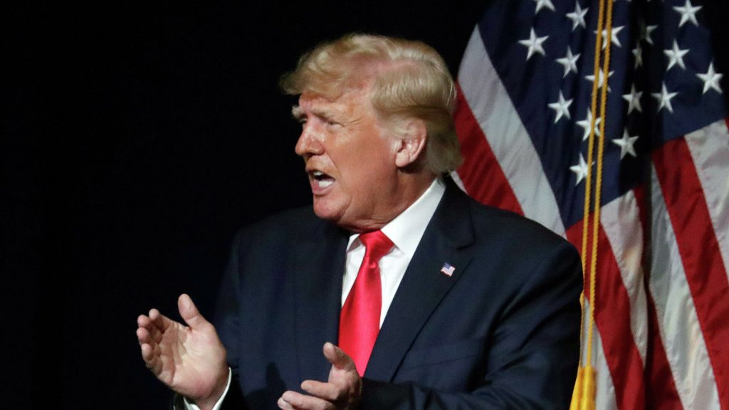 Трамп обвинил Меган Маркл в неуважении к Елизавете II и ее семье