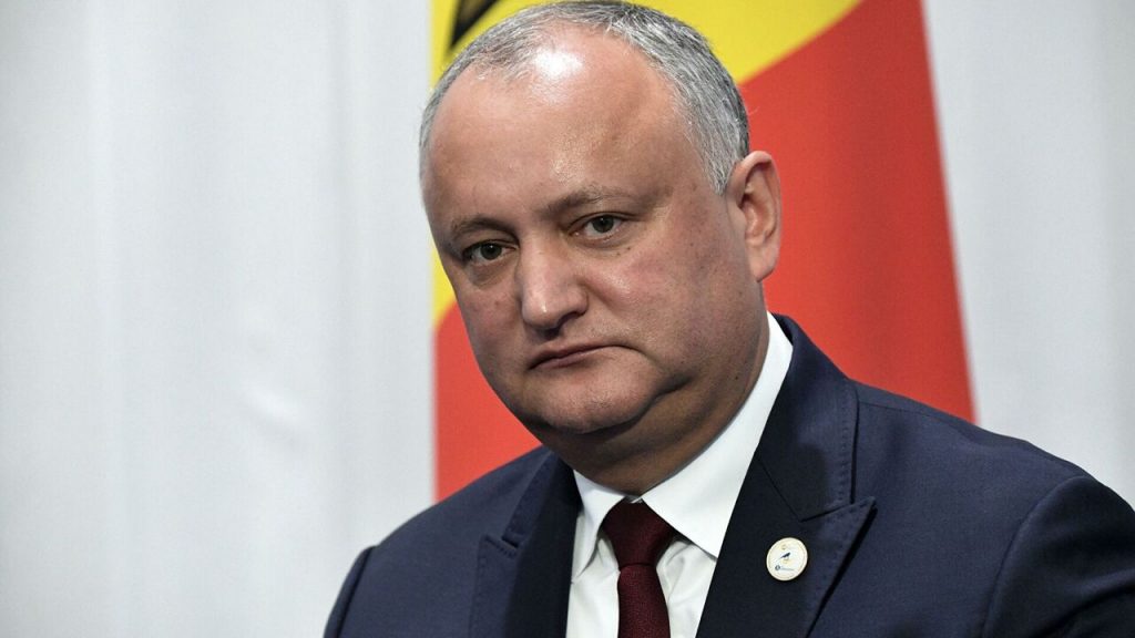 Прокремлевского экс-президента Молдовы Додона подозревают в хищении $12 млн.